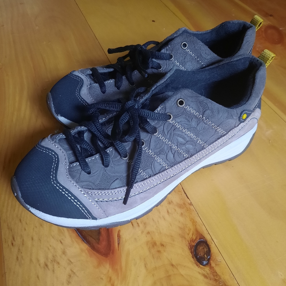 Täōs sneakers
